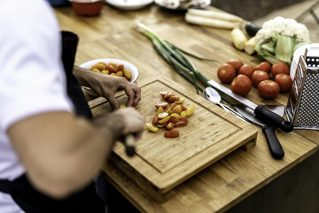Restaurants, hotels & caterers